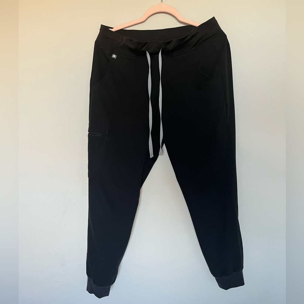 Black Figs Joggers medium